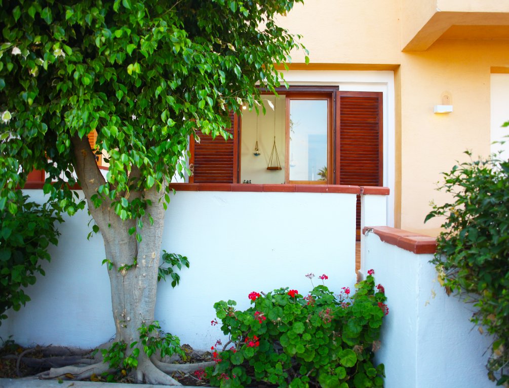 Beachside Rooms & Suites