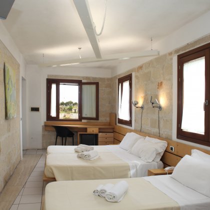 Camera Tripla Superior